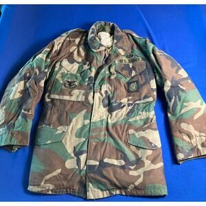 Men’s Army Camouflage Cold Weather Field Coat Size Medium